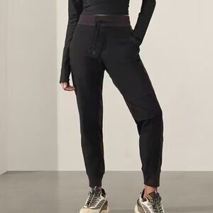 Athleta Headlands Hybrid Trek Mid-Rise Jogger - Black - 16
